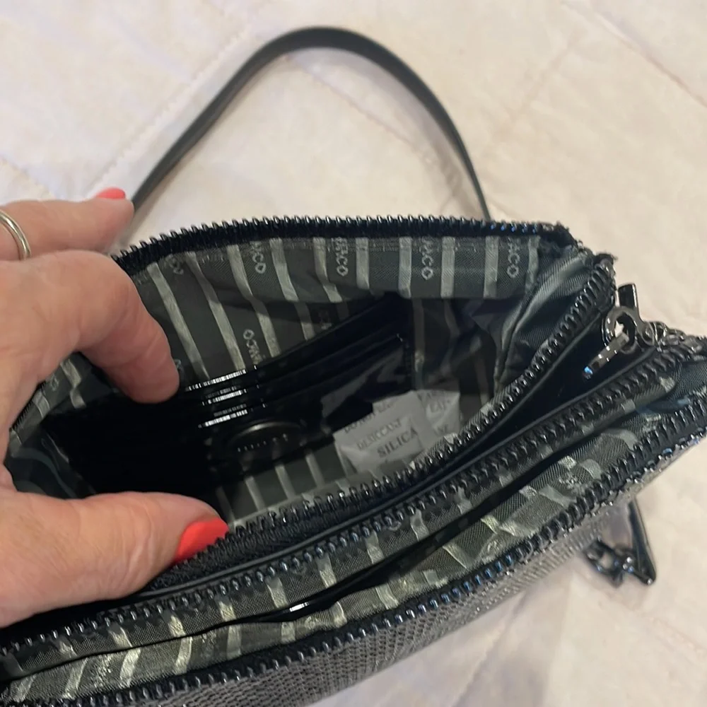 Mimco, glomesh purse/ shoulder bag. Never used. - Picture 6 of 11